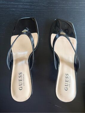 GUESS Black Patent Square-Toe Thong Mules